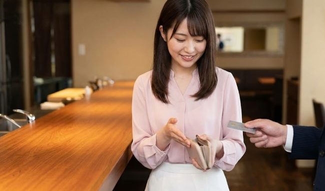 2回目に繋げるお礼の伝え方と財布を出す演技の作法