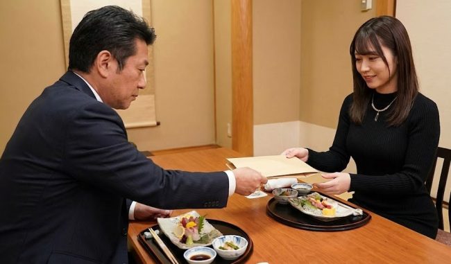 パパ活のおじさんはなぜ若年女性に多額の支援をするのか