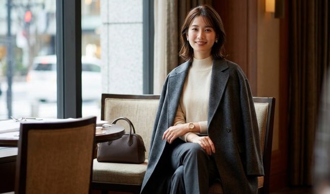 30代から40代の女性に似合う上品で知的な装い