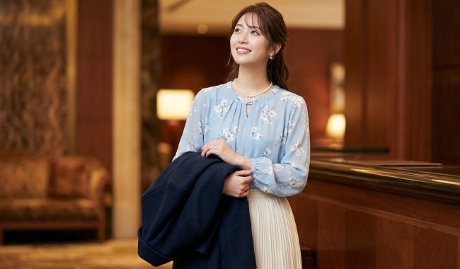 コートを脱いだ時のギャップを作るインナーの魔法